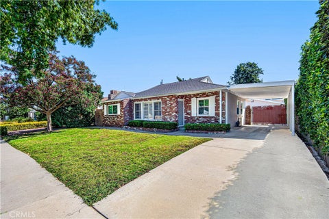 Photo of 4950 Garden Grove AVE, Tarzana, CA 91356 (MLS # SR26191102)