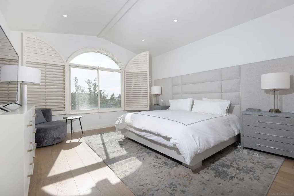 La Jolla, California 92037, United States, 3 Bedrooms Bedrooms, ,3 BathroomsBathrooms,Residential,Active,241030