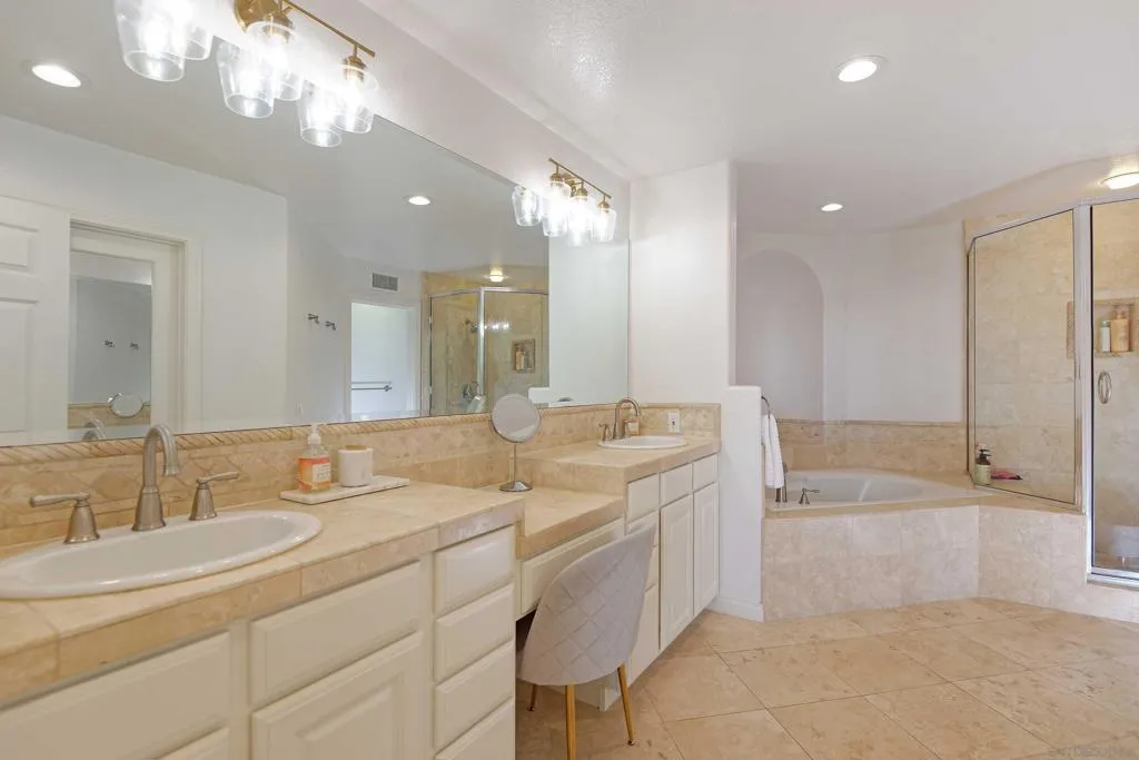 La Jolla, California 92037, United States, 3 Bedrooms Bedrooms, ,3 BathroomsBathrooms,Residential,Active,241030