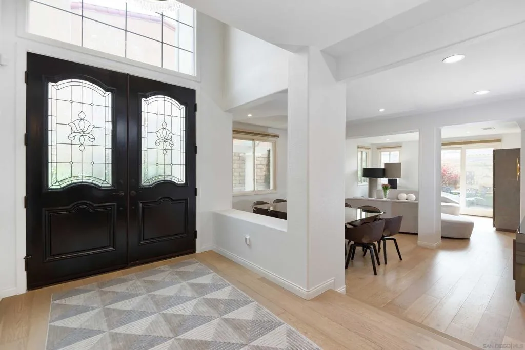 La Jolla, California 92037, United States, 3 Bedrooms Bedrooms, ,3 BathroomsBathrooms,Residential,Active,241030