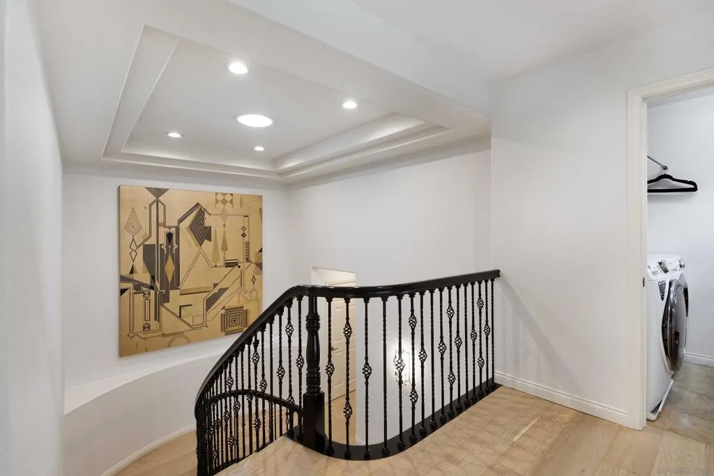 La Jolla, California 92037, United States, 3 Bedrooms Bedrooms, ,3 BathroomsBathrooms,Residential,Active,241030