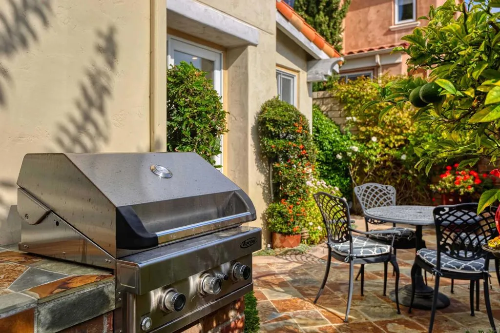 La Jolla, California 92037, United States, 3 Bedrooms Bedrooms, ,3 BathroomsBathrooms,Residential,Active,241030