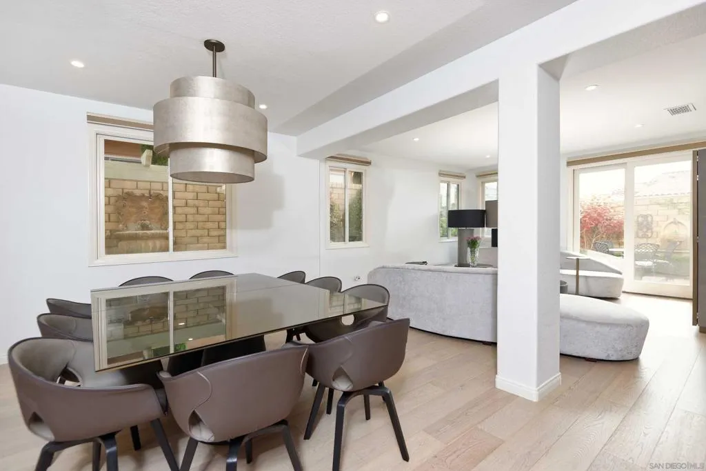 La Jolla, California 92037, United States, 3 Bedrooms Bedrooms, ,3 BathroomsBathrooms,Residential,Active,241030