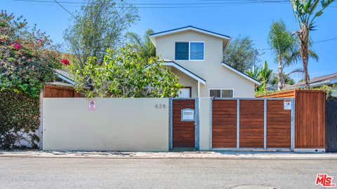 Photo of 825 San Miguel Avenue, Venice, CA 90291 (MLS # 26850777)