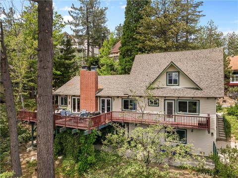 Photo of 943 Nadelhorn Dr, Lake Arrowhead, CA 92352 (MLS # IG26115240)