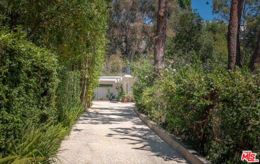 Photo of 9031 Wonderland Park Avenue, Los Angeles, CA 90046 (MLS # 26870735)
