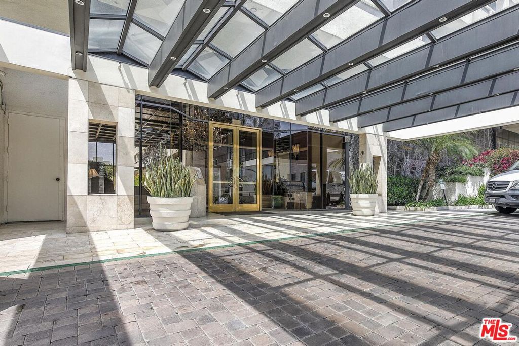 121 S Hope Street 433
