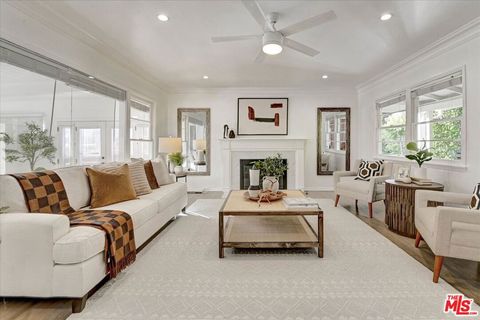 Photo of 852 11th St St, Santa Monica, CA 90403 (MLS # 26678609)