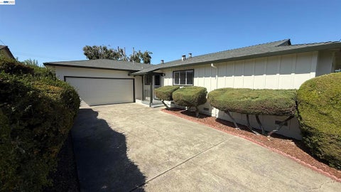 Photo of 24675 Townsend Ave AVE, Hayward, CA 94544 (MLS # 41148576)
