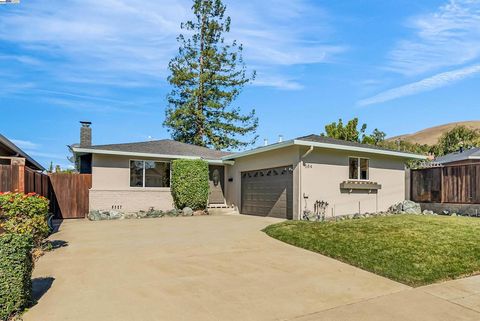 Photo of 584 Eleanor Place Pl, Hayward, CA 94544 (MLS # 41115310) Photo of 584 Eleanor Place Pl, Hayward, CA 94544 (MLS # 41115310)
