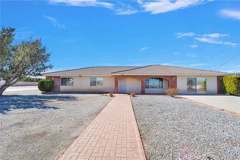 8756 Oakwood Avenue Hesperia CA 92345