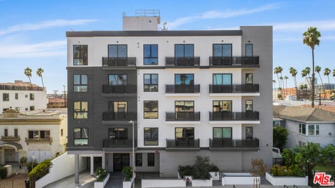 Photo of 927 Fedora Street #301, Los Angeles, CA 90006 (MLS # 26964751)