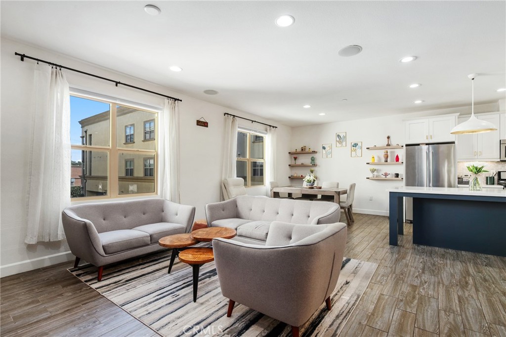 520 S Anaheim Boulevard 1