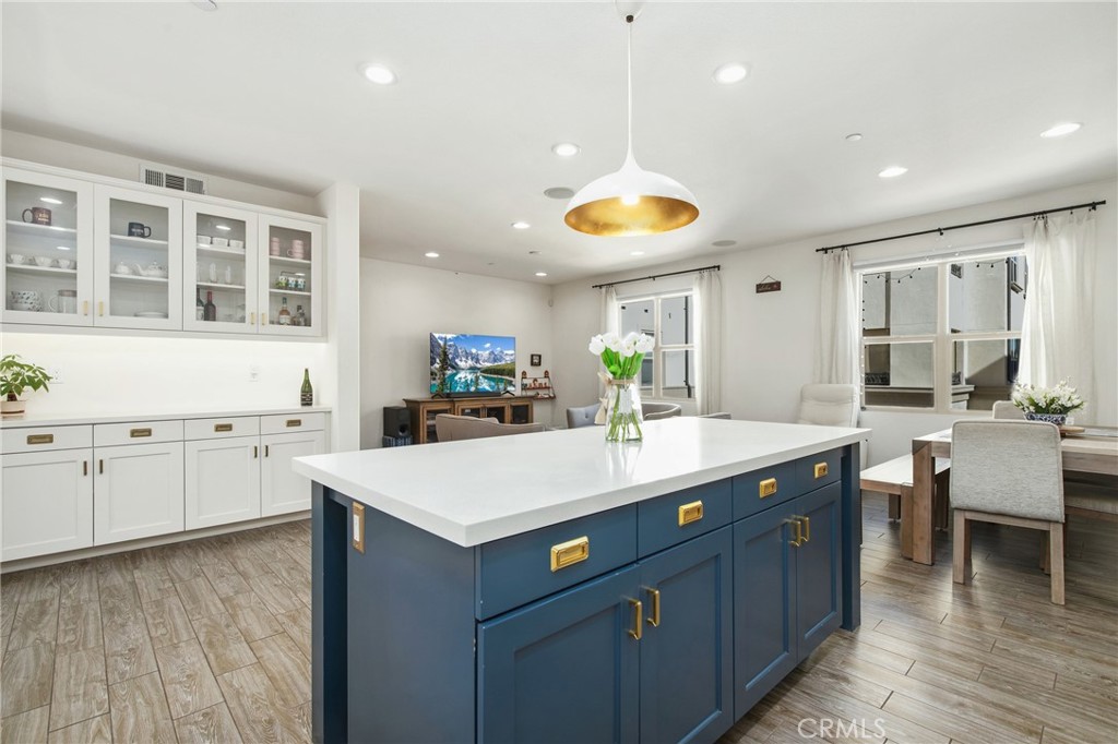 520 S Anaheim Boulevard 1