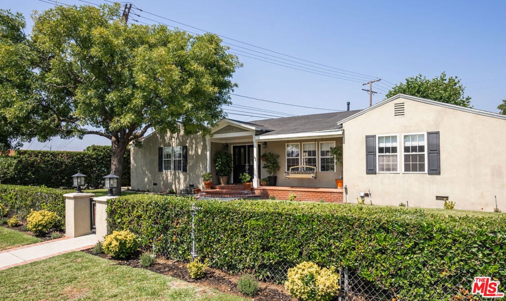 1221 N Frederic Street