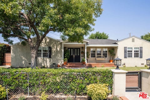 Photo of 1221 N Frederic Street, Burbank, CA 91505 (MLS # 26992115)