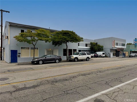 Photo of 153 W Arbor Vitae ST, Inglewood, CA 90301 (MLS # AR26214207)