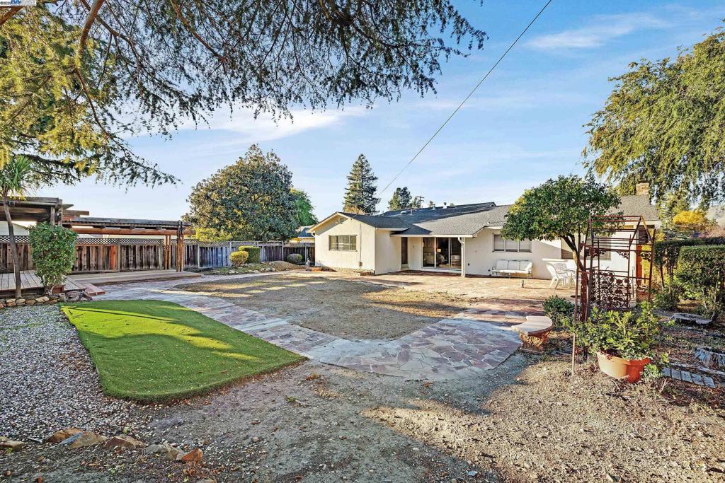 MISSION RANCH - Residential