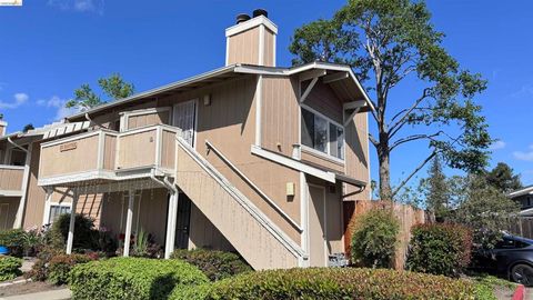 Photo of 23 Raintree Court Ct #15, Hayward, CA 94544 (MLS # 41129422)