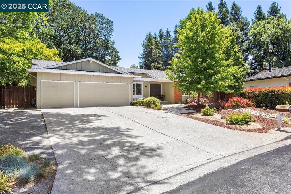 Properties 3 115 Saint Jean Ct