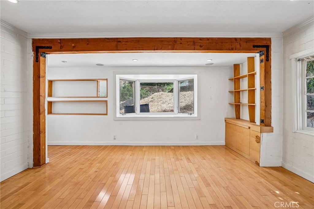 9305 Notre Dame