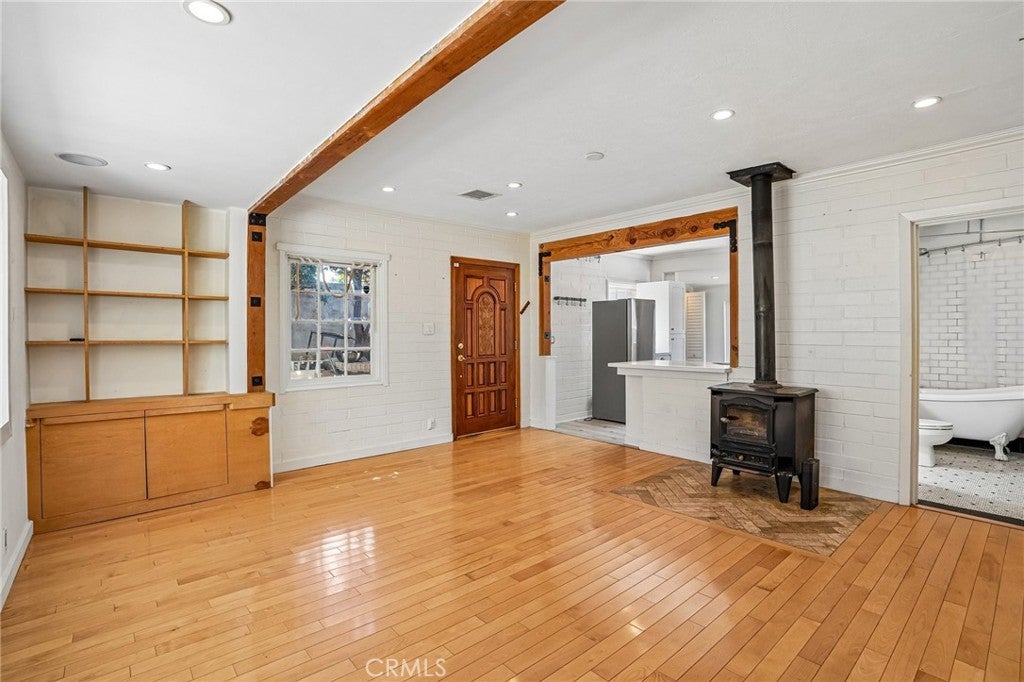 9305 Notre Dame