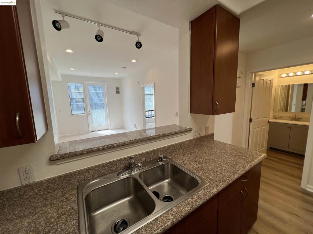 Properties 4 989 Franklin St 621