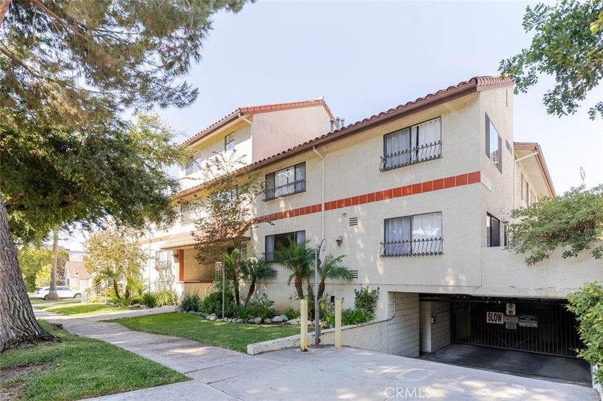 Beautiful 2 Bed, 2 Bath Townhouse in the Heart of Glendale!



Welcome to this stunning townhouse offering modern living in one of Glendale's most desirable neighborhoods. This beautifully updated home features gorgeous laminate floors throughout, a spacious living area with a cozy fireplace, recessed lighting, and an abundance of natural light.



The kitchen is fully equipped with sleek countertops, modern appliances, and a small kitchenette area with a bar, perfect for entertaining guests.



Upstairs, you will find two spacious bedrooms with ceiling fans, ample closet space, and plenty of natural light. The bathrooms are sleek and modern, completing this home's elegant design.



Do not miss the chance to own this move-in-ready gem just minutes from shopping, dining, and everything Glendale has to offer!