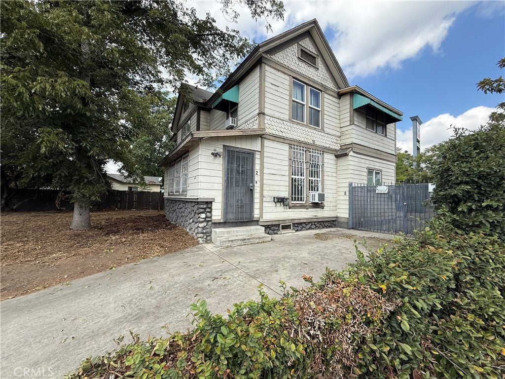 125 W Orange Grove