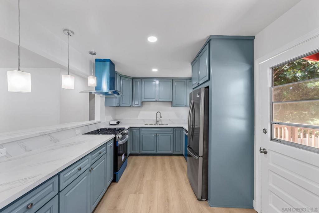 2256 El Prado