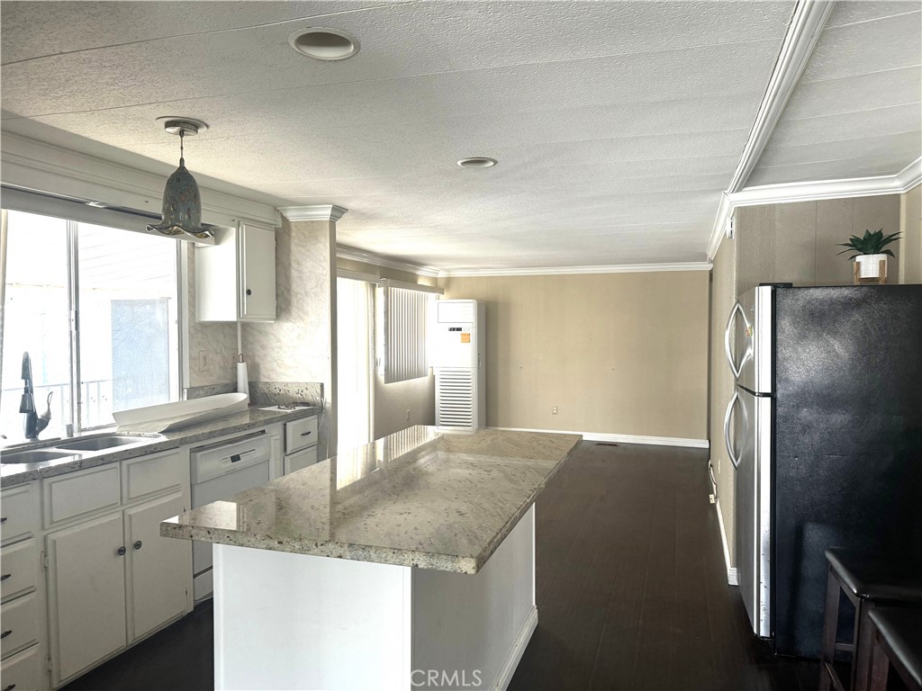 11250 Beach Boulevard 83