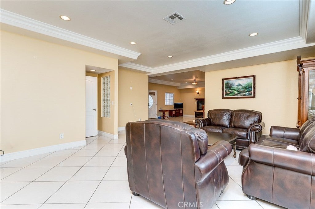 4326 Clara St.