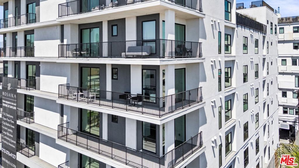 Photo of 904 S New Hampshire Avenue #309, Los Angeles, CA 90006 (MLS # 26654589)