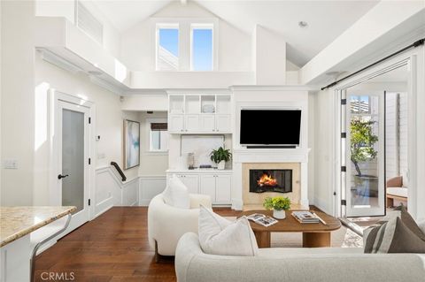 Photo of 516 Poinsettia Avenue #B, Corona Del Mar, CA 92625 (MLS # NP26053497)