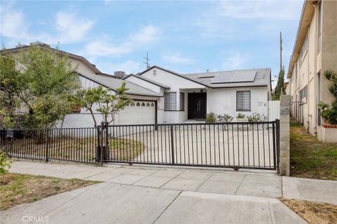 Photo of 729 E Providencia AVE, Burbank, CA 91501 (MLS # GD26207006)