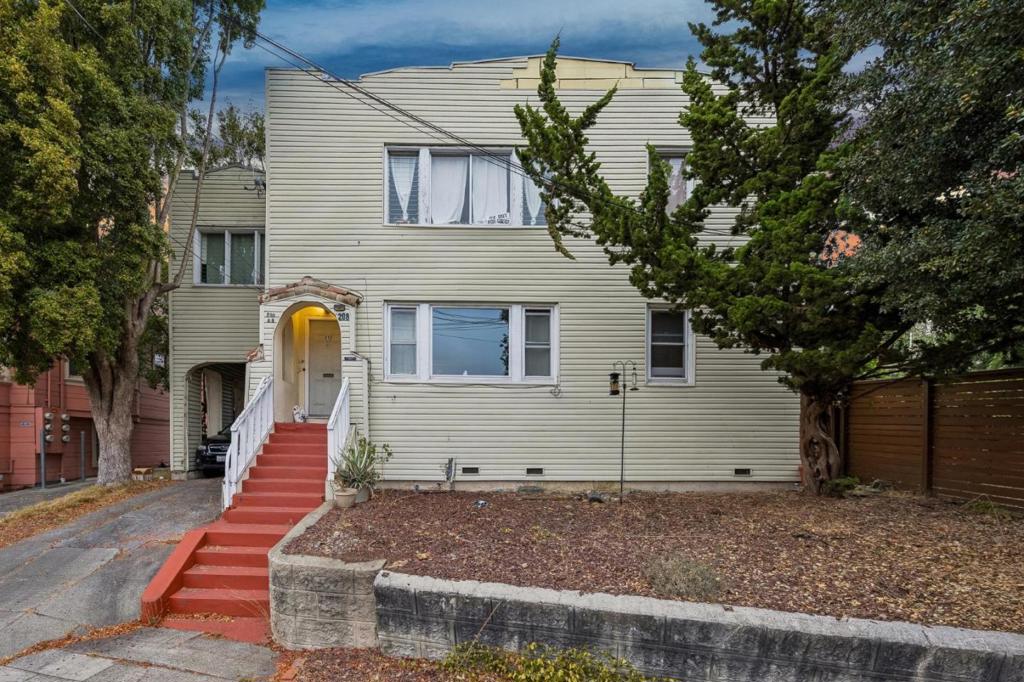 208 Ridgeway Avenue