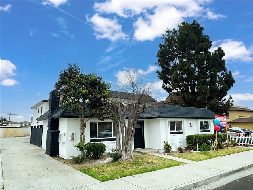 This completely turnkey 4-unit property in Huntington Beach is a rare coastal investment opportunity with renovations just completed. Each unit has  brand-new kitchens and bathrooms, flooring, and in-unit washer/dryers. Additionally, the complex has private garages for each unit, and is located just minutes from the beach, Bella Terra, and top-rated schools. Situated in a high-demand rental submarket with low vacancy and strong tenant demographics, this asset offers immediate cash flow!
