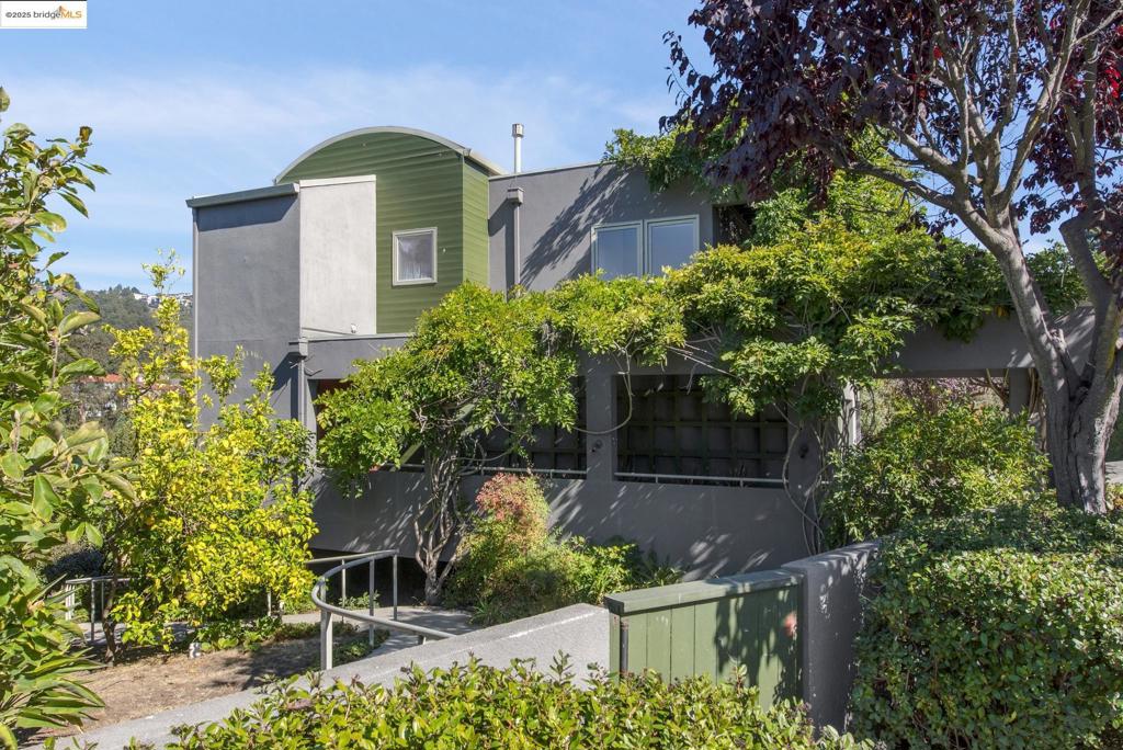 UPPER ROCKRIDGE - Residential