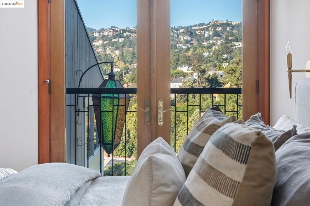UPPER ROCKRIDGE - Residential