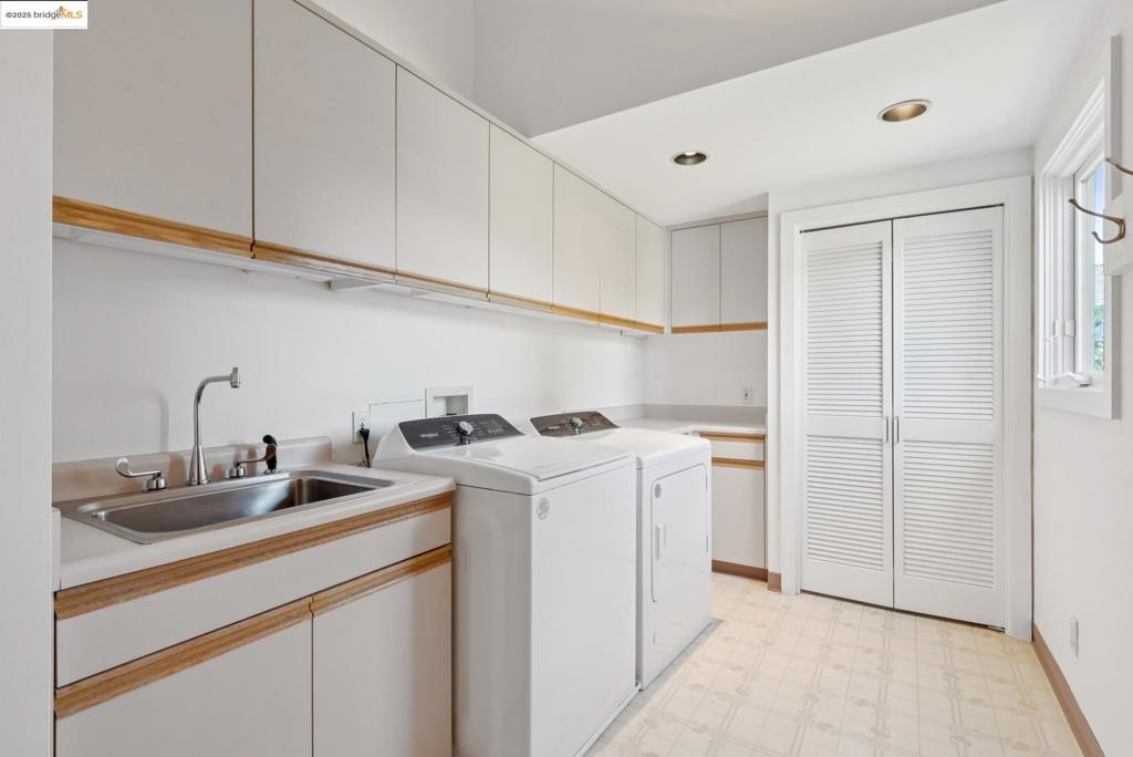 UPPER ROCKRIDGE - Residential