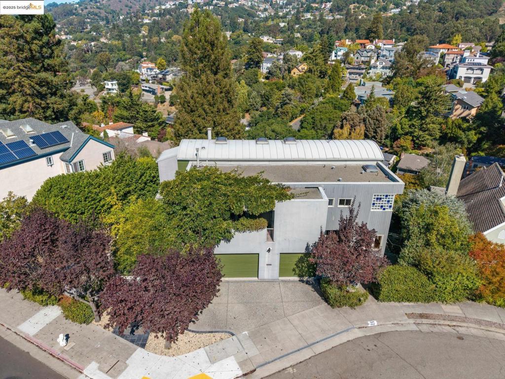 UPPER ROCKRIDGE - Residential