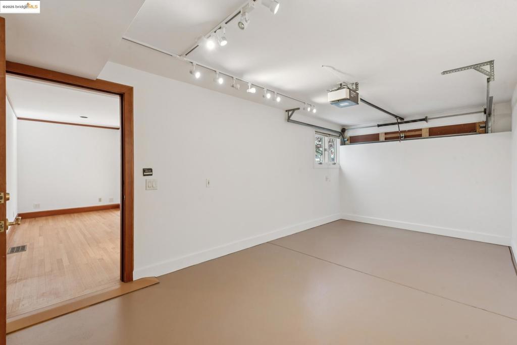 UPPER ROCKRIDGE - Residential