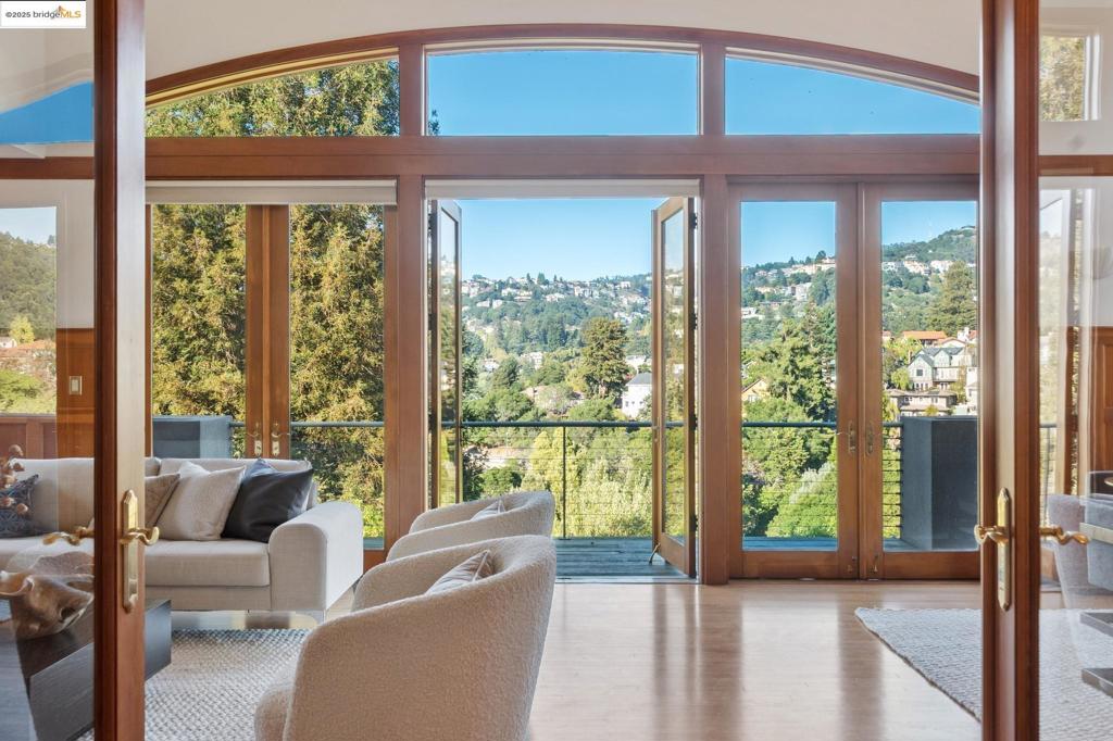 UPPER ROCKRIDGE - Residential