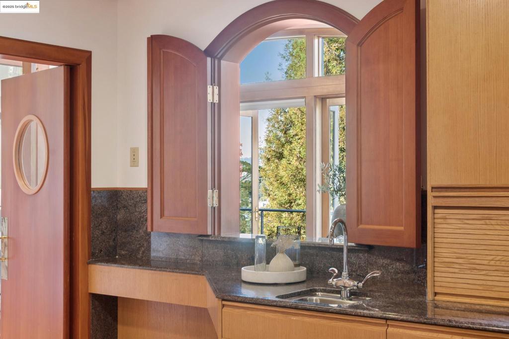 UPPER ROCKRIDGE - Residential
