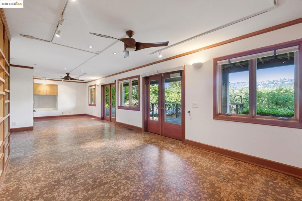 UPPER ROCKRIDGE - Residential