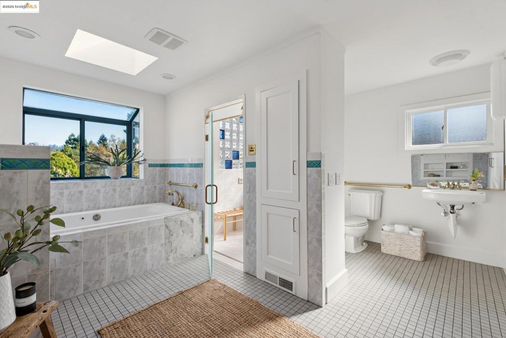 UPPER ROCKRIDGE - Residential