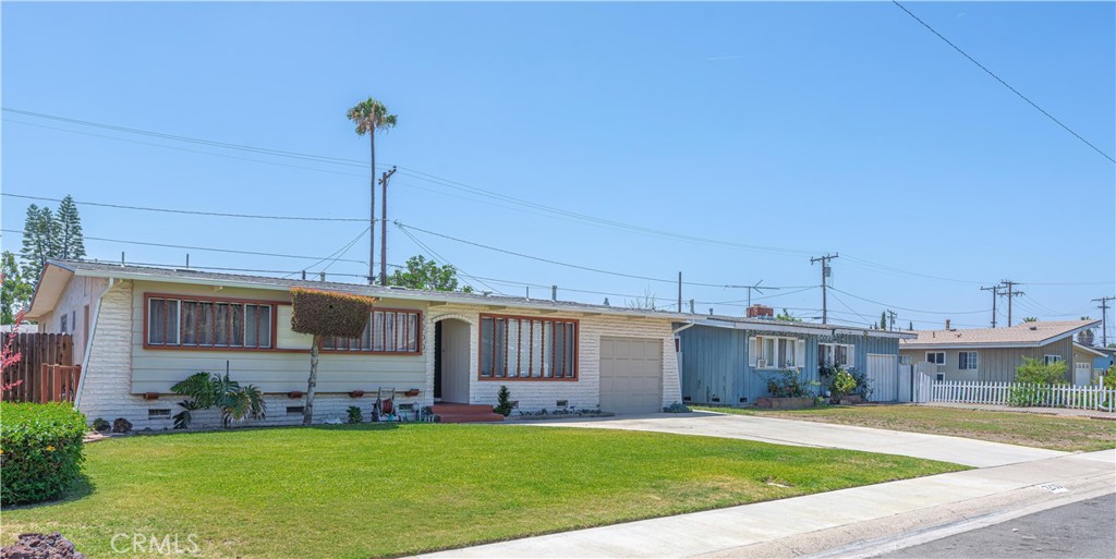 2200 E Blanchard