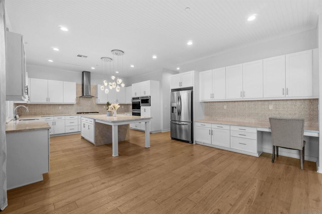 listing image 130723257294151537767
