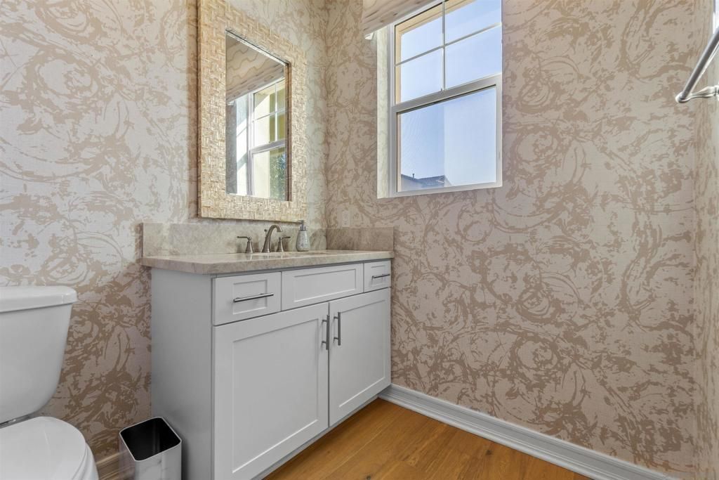 listing image 130727650910000052229