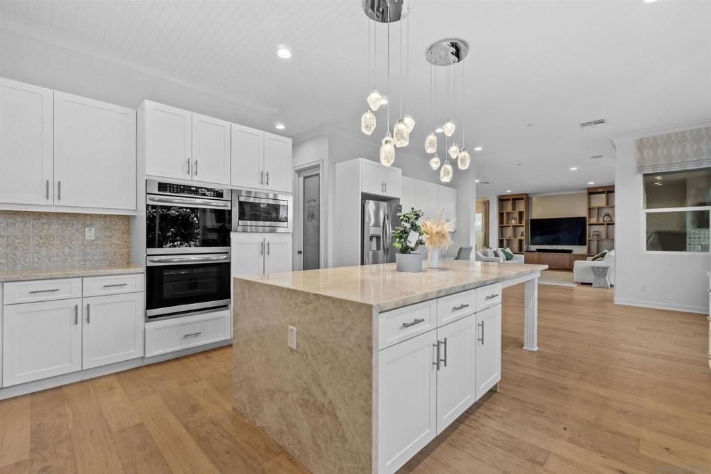 listing image 130721474821775534713